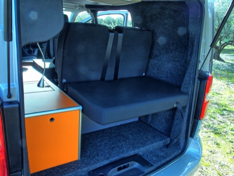 En descendant le 3ème dossier, vous compartimentez le coffre et gagnez en espace de chargement
