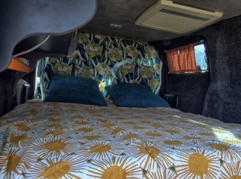 Lit 140 x 180 cm (200 cm sur porteur L2), mousse haute résilience 45kg/m3
