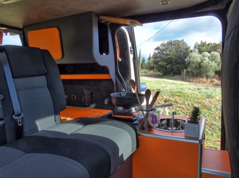 Si il fait mauvais, pas de problème installer vous à l'intérieur pour le repas
